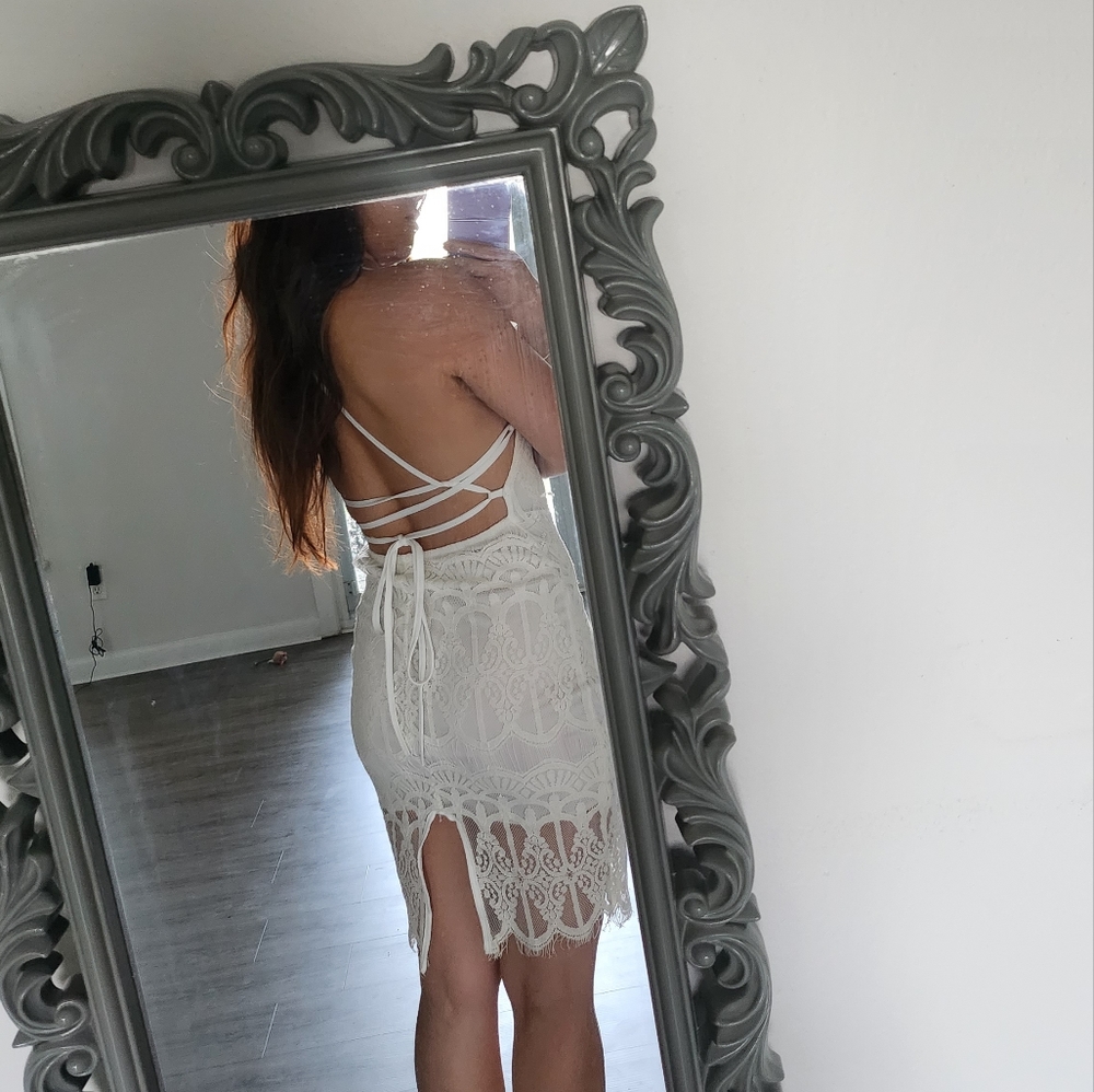 Lace backless dress